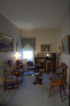 inn of the six toed cat