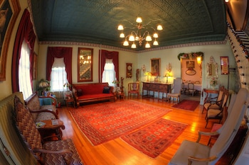 inn of the six toed cat
