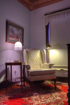 inn of the six toed cat
