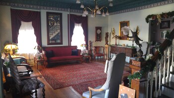 inn of the six toed cat
