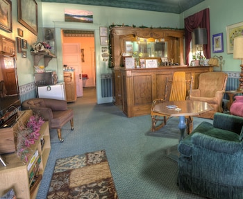 inn of the six toed cat
