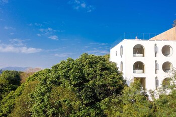 distant mountain guesthouse