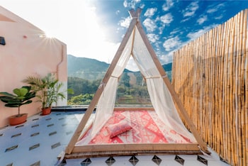 distant mountain guesthouse