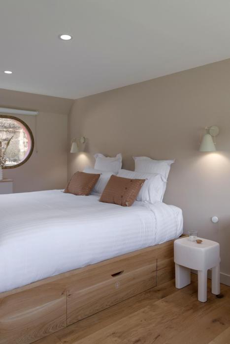 la peniche bed and bicycle vienne