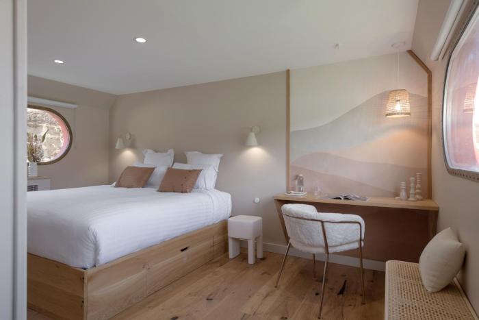 la peniche bed and bicycle vienne