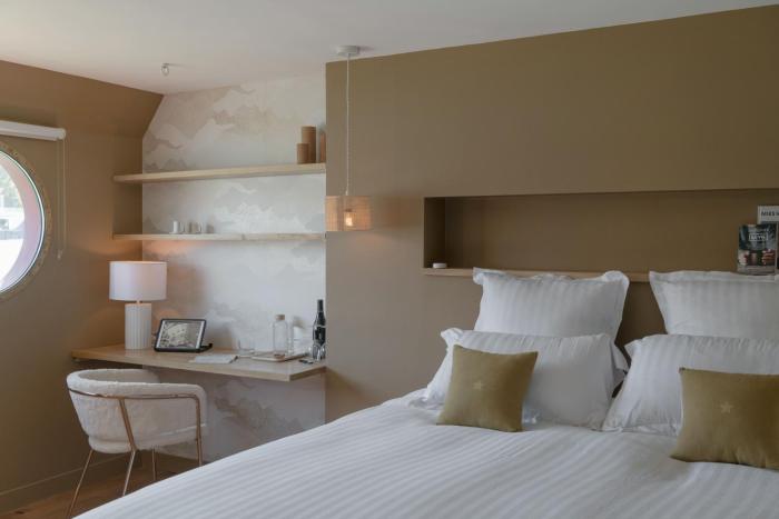 la peniche bed and bicycle vienne