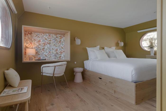 la peniche bed and bicycle vienne