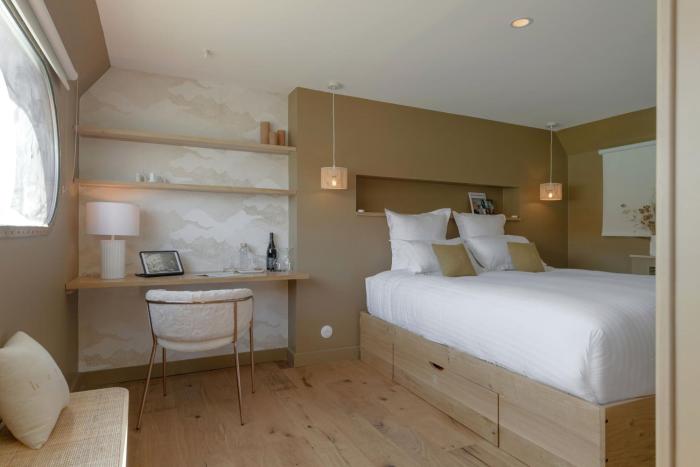 la peniche bed and bicycle vienne