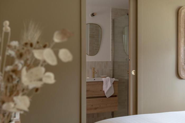 la peniche bed and bicycle vienne