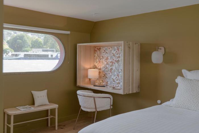 la peniche bed and bicycle vienne