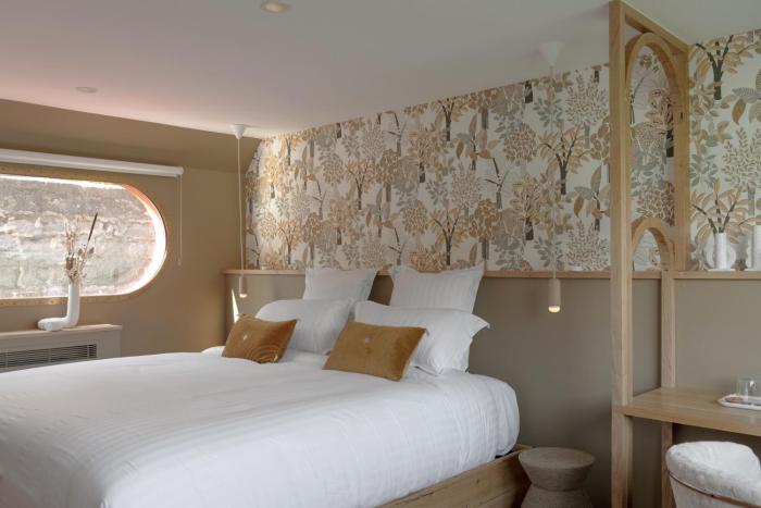 la peniche bed and bicycle vienne