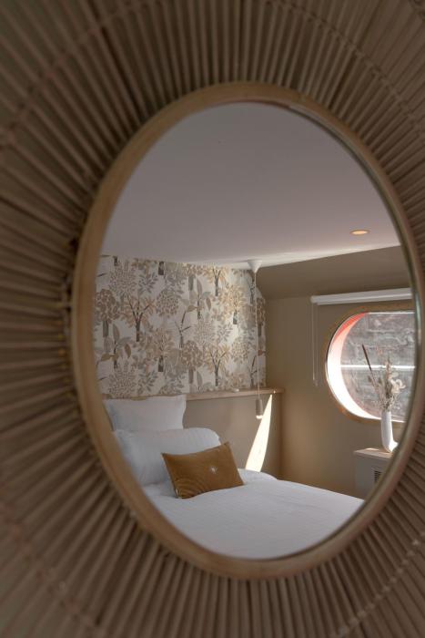 la peniche bed and bicycle vienne