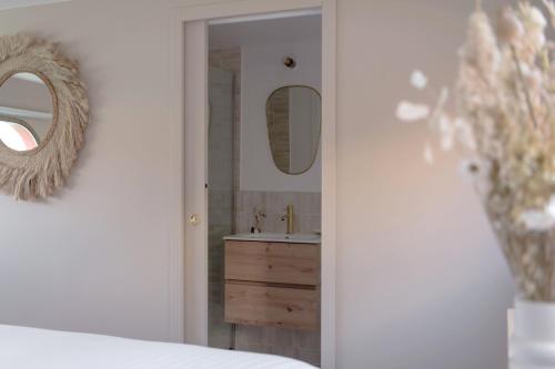 la peniche bed and bicycle vienne