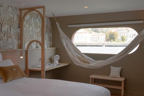 la peniche bed and bicycle vienne