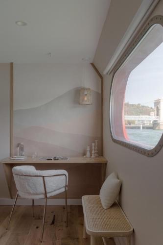 la peniche bed and bicycle vienne