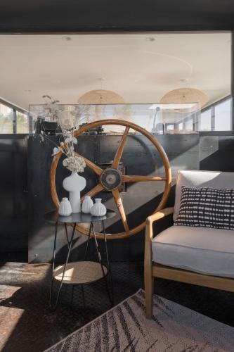 la peniche bed and bicycle vienne