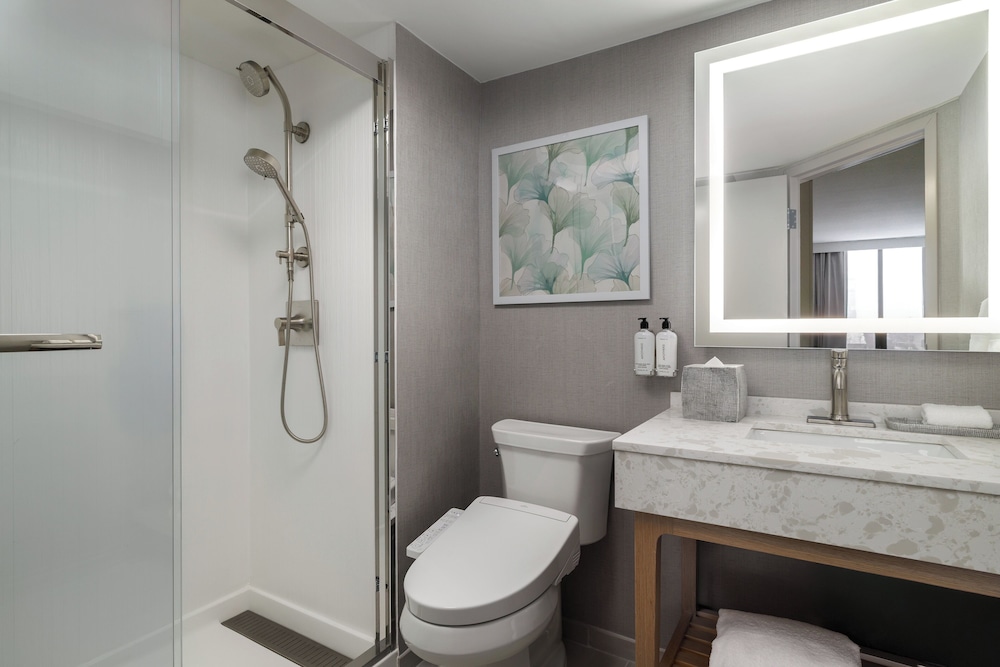 even hotel detroit north troy