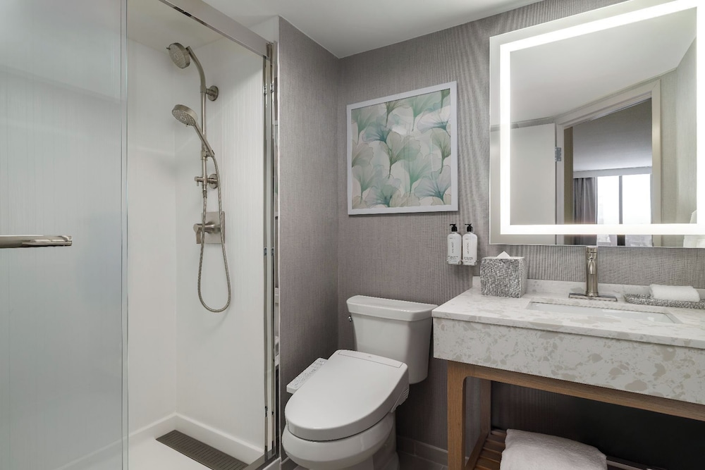 even hotel detroit north troy