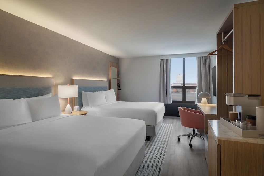 even hotel detroit north troy