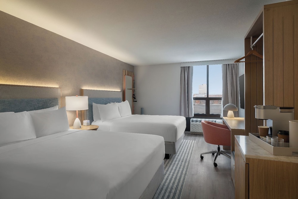 even hotel detroit north troy