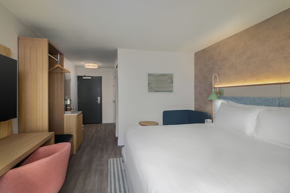 even hotel detroit north troy