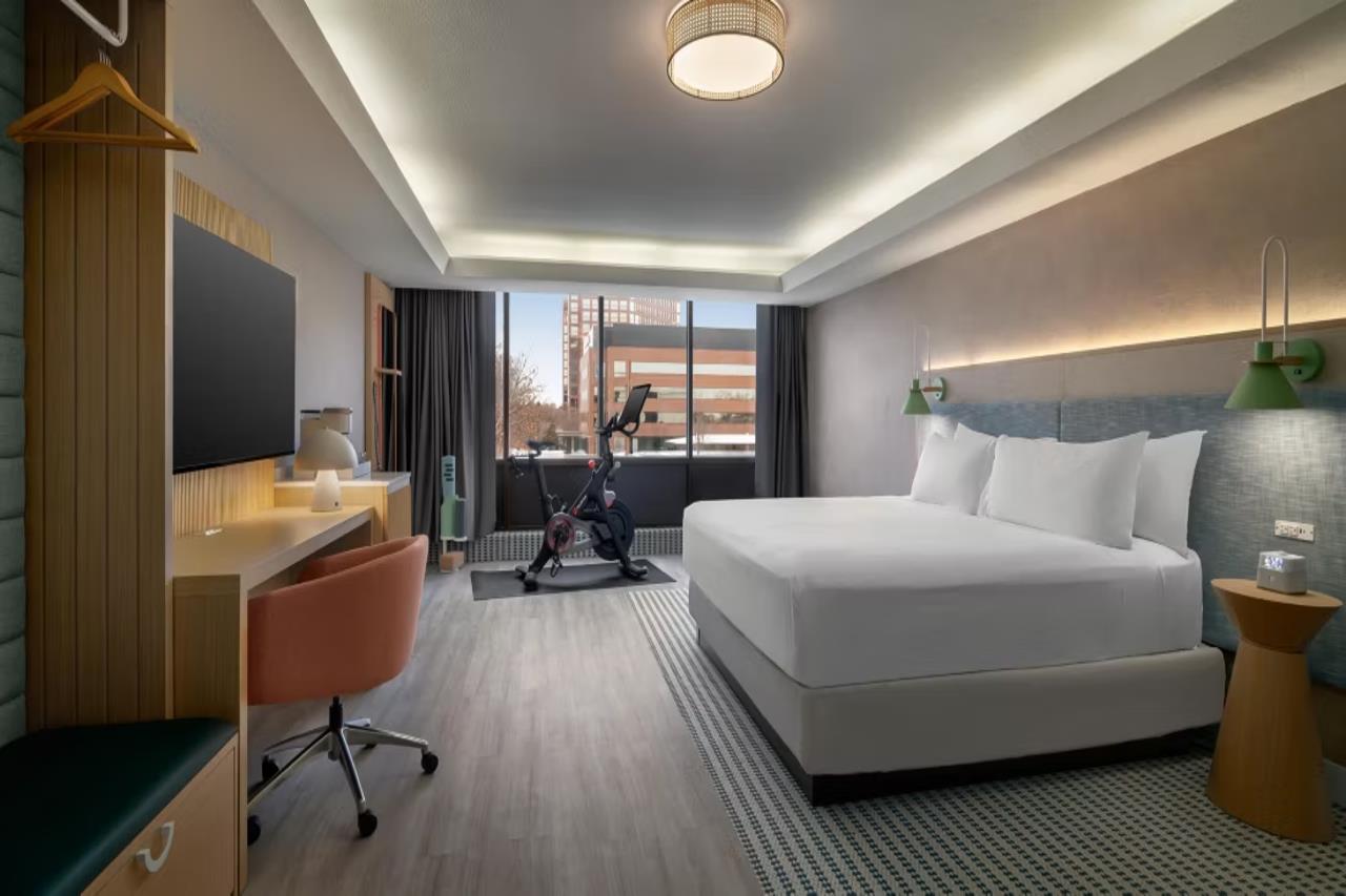 even hotel detroit north troy
