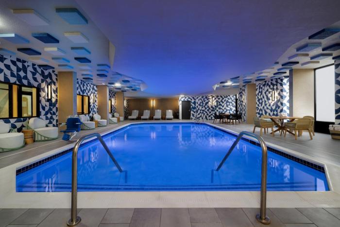 even hotel detroit north troy