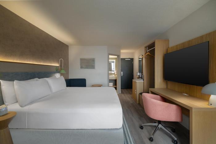 even hotel detroit north troy