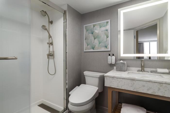 even hotel detroit north troy