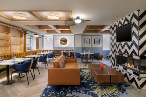 even hotel detroit north troy