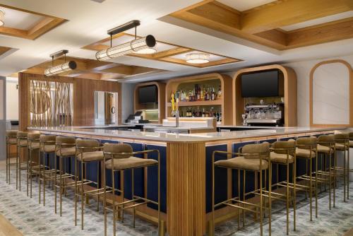 even hotel detroit north troy