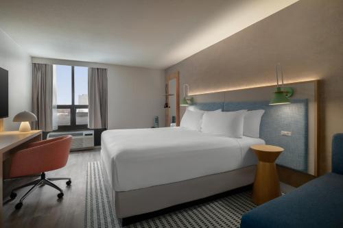 even hotel detroit north troy