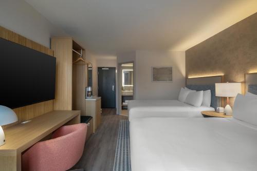 even hotel detroit north troy