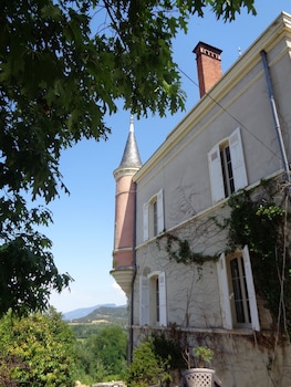 L'annexe Du Chateau De Saint Genix,,3 star