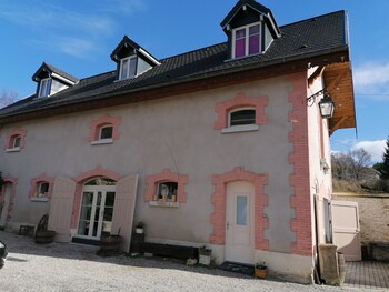 L'annexe Du Chateau De Saint Genix,,3 star