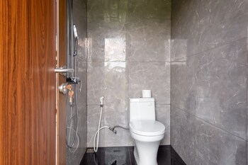 Twospaces Living At Deros Resort & Cafe, Bogor,,3 star