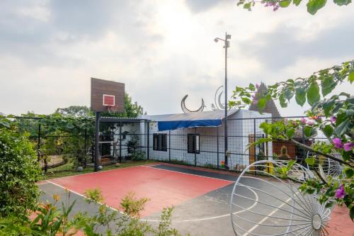twospaces living at deros resort and cafe bogor