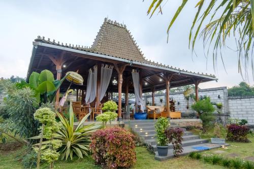 twospaces living at deros resort and cafe bogor