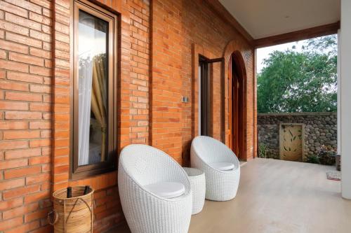 twospaces living at deros resort and cafe bogor