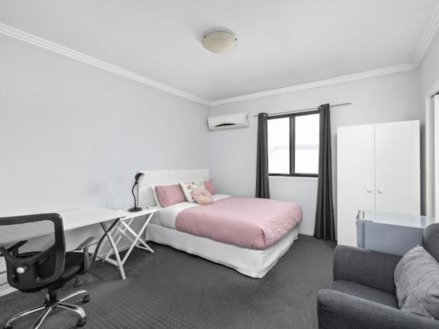 sunny rooms mascot