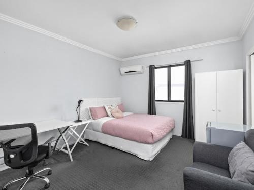 sunny rooms mascot