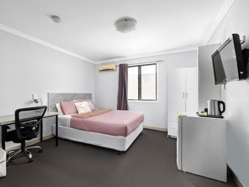 sunny rooms mascot