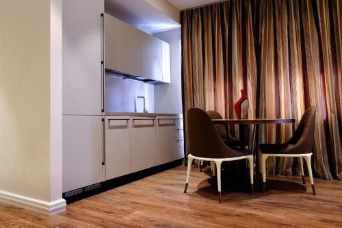 suites 51