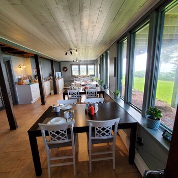 the cliffside inn