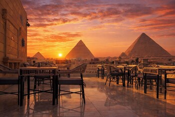 pyramids palace inn