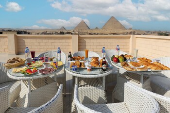 pyramids palace inn