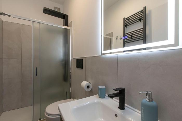 domina guest house luxory room
