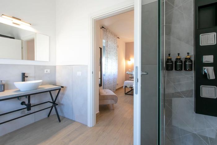 domina guest house luxory room