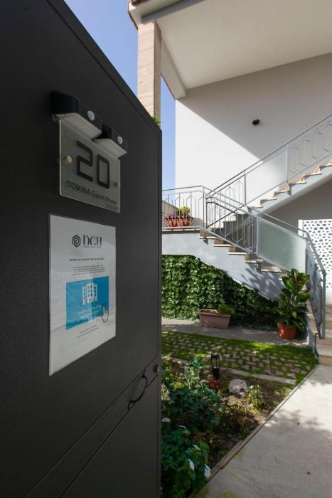 domina guest house luxory room