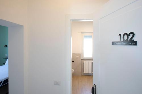 domina guest house luxory room